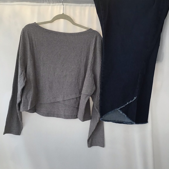 Must have Heather Gray ribbed cross back crop top! - Picture 5 of 7